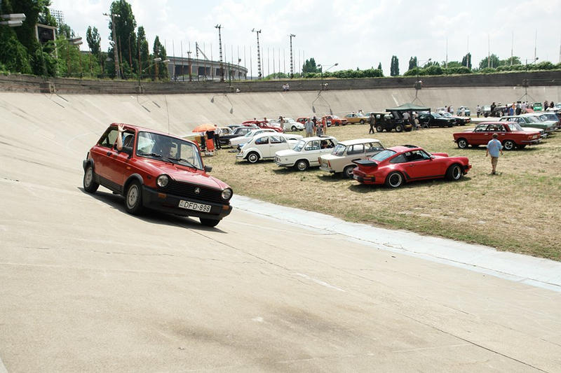 Illustration for article titled Classic Car Ownership Is Made Greater By The People Around You